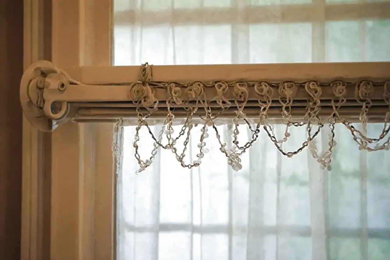 Zerwany sznurek w rolecie? Napraw go samodzielnie! Poradnik krok po kroku