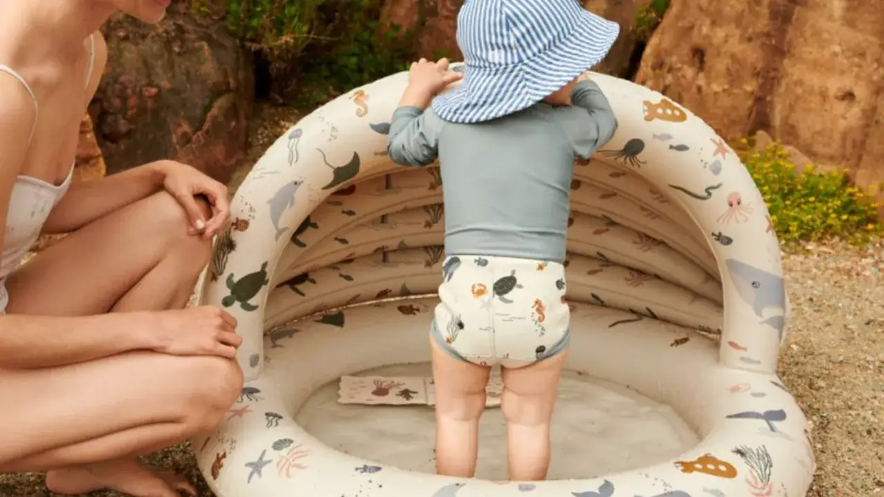 Co zabrać nad morze z niemowlakiem, by uniknąć nieprzyjemności?