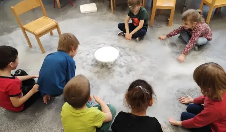 Lód w przedszkolu: Proste eksperymenty, wielka nauka!