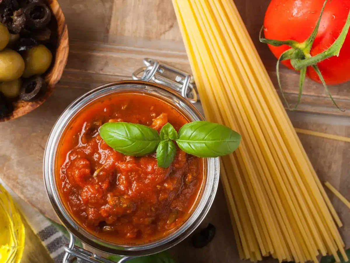 Jak zawekować sos spaghetti? Smak lata w słoikach, bezpieczny przepis
