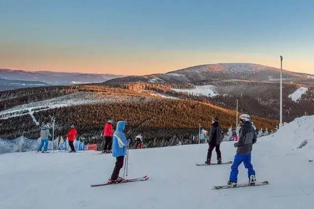 Stoki narciarskie Dolnośląskie – najlepsze trasy i ośrodki dla narciarzy