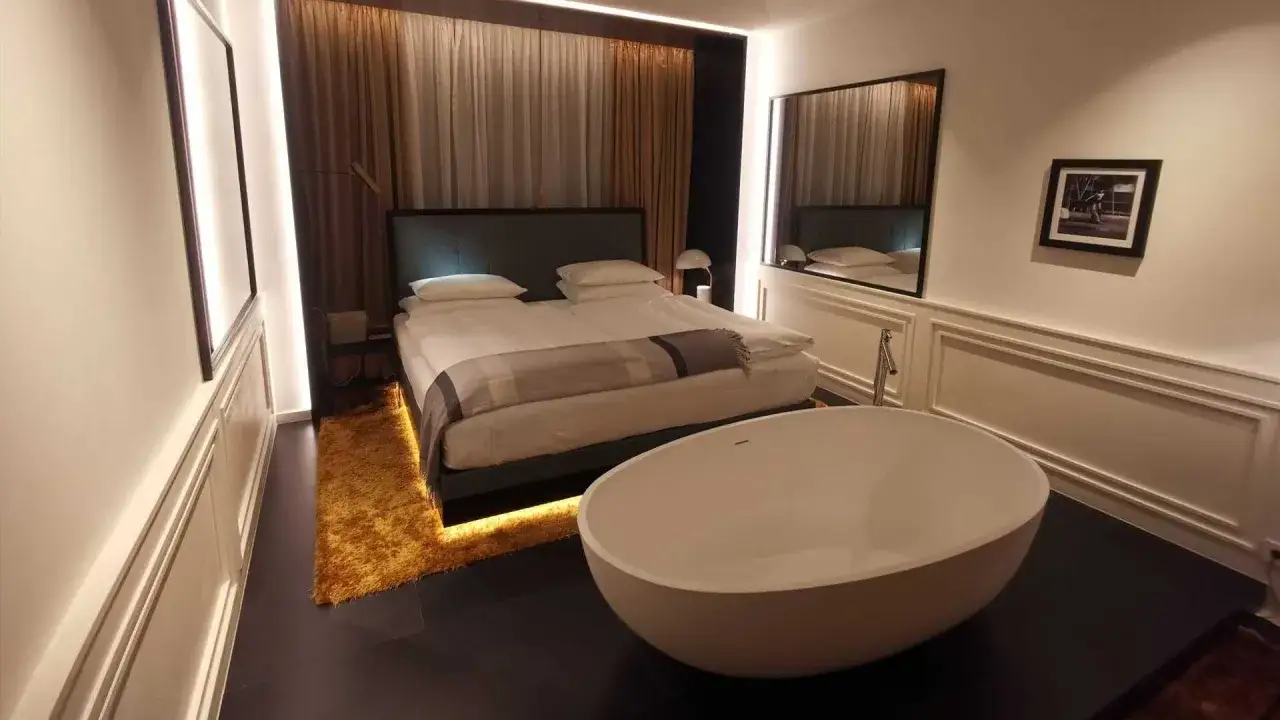 Minibar w hotelu: Płatny czy darmowy? Odkryj prawdę i oszczędź