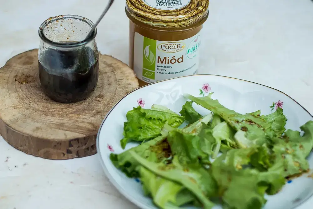 Zrób sos balsamiczny do sałatek w 3 minuty! Lepszy niż kupny