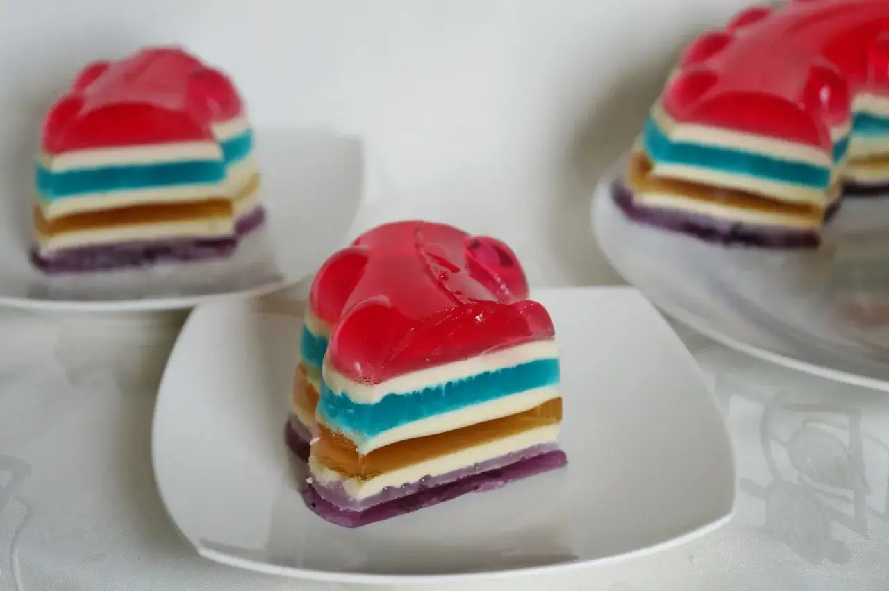 Jak zrobić dwukolorową galaretkę, która zachwyci każdego gościa