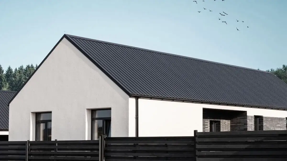 Ile kosztuje pokrycie dachu blachą? Sprawdź ceny i czynniki wpływające
