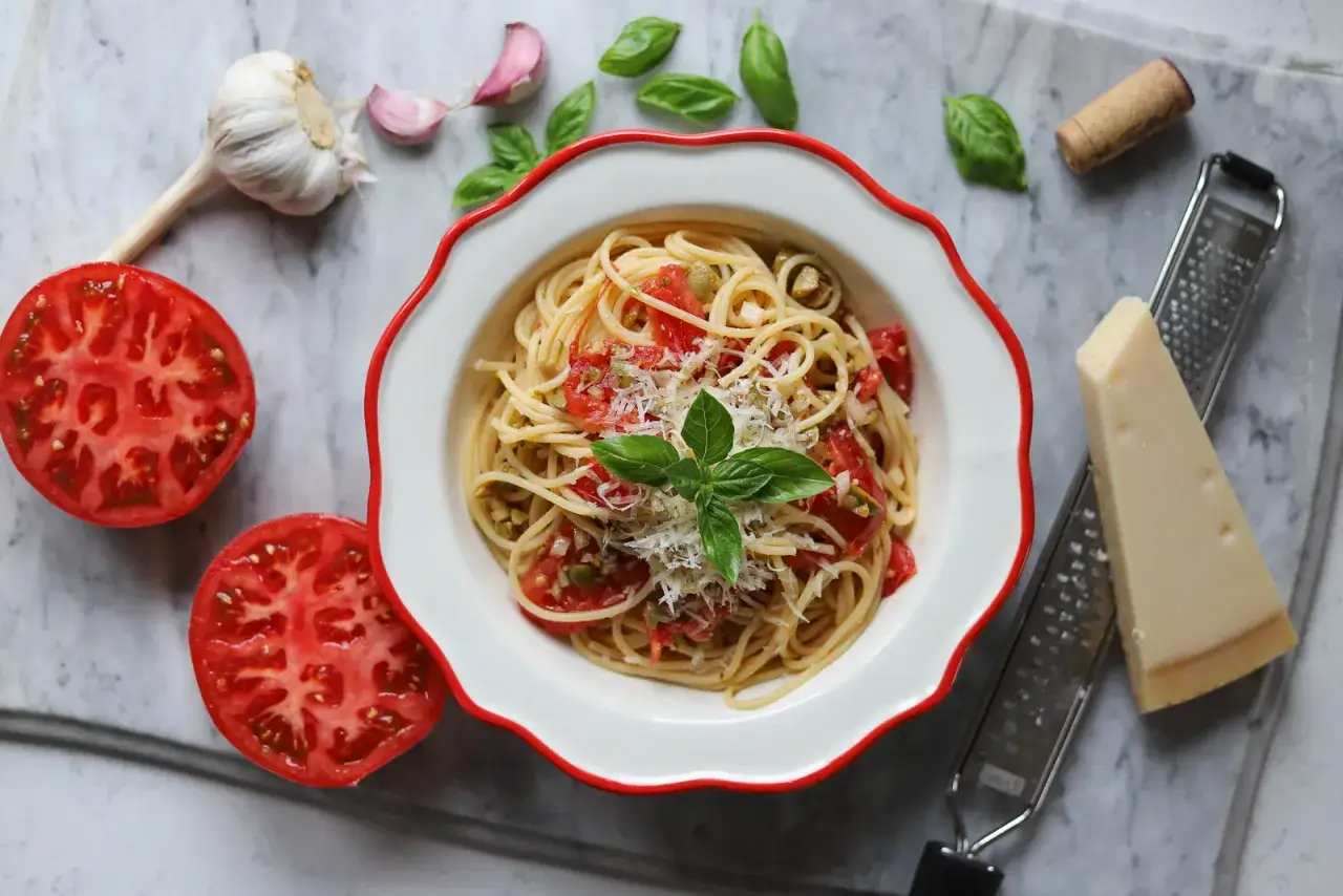 Jak uratować rozgotowany makaron? Triki, przepisy, porady!