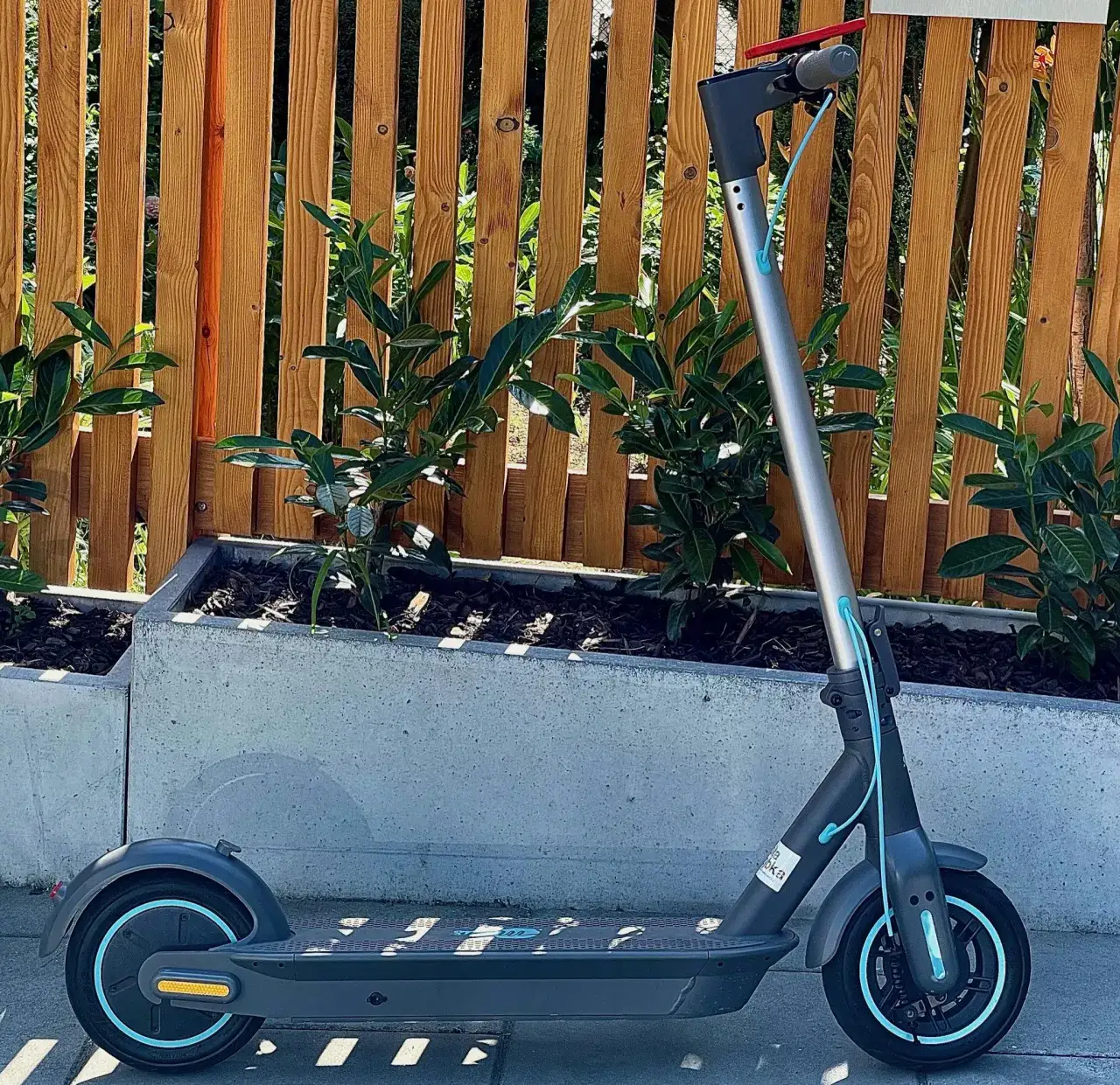 Jakie ciśnienie w oponach hulajnogi Motus Scooty 10 zapewni bezpieczeństwo?