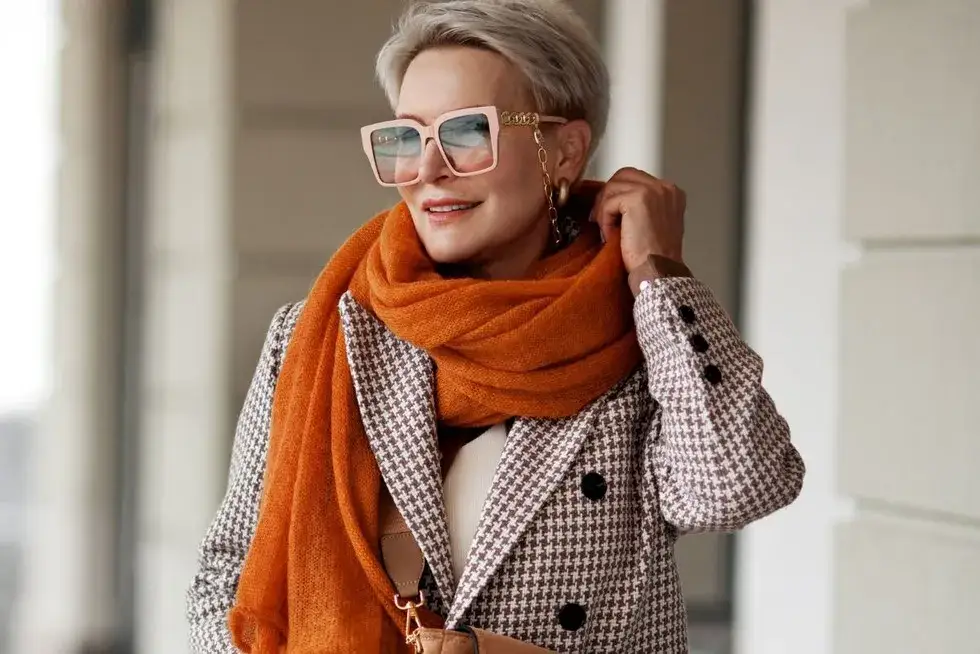 Fryzury, które odmładzają po 50 – jak wyglądać młodziej i stylowo