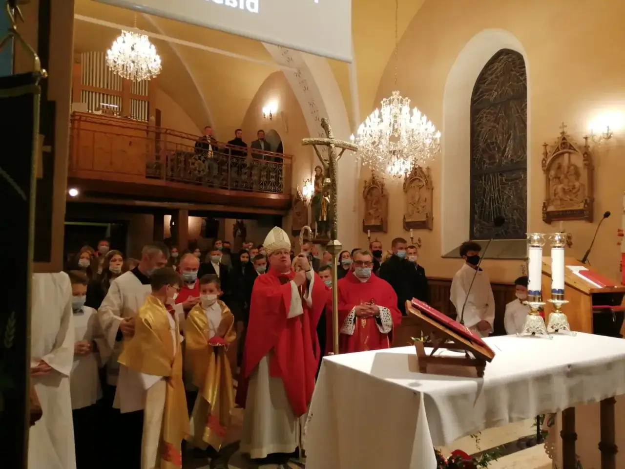 Co oznacza słowo bierzmowanie? Kluczowe znaczenie w wierze chrześcijańskiej