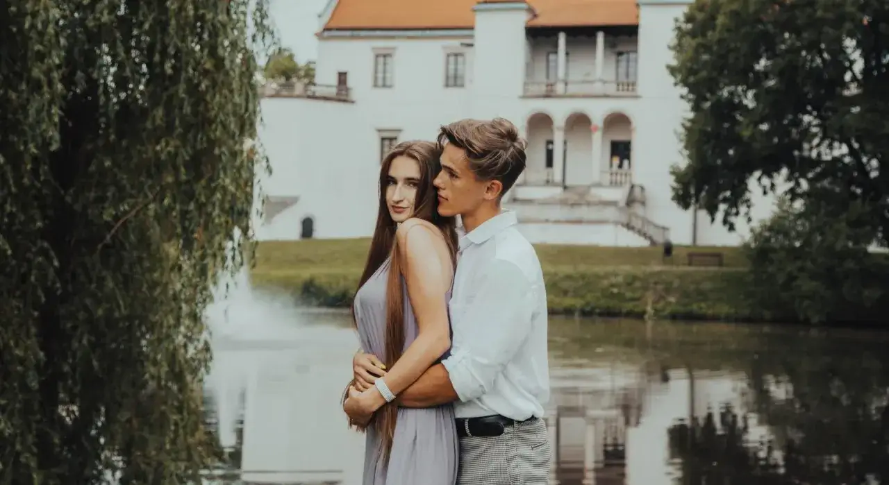 Ile wcześniej zaprasza się na wesele, aby uniknąć problemów?