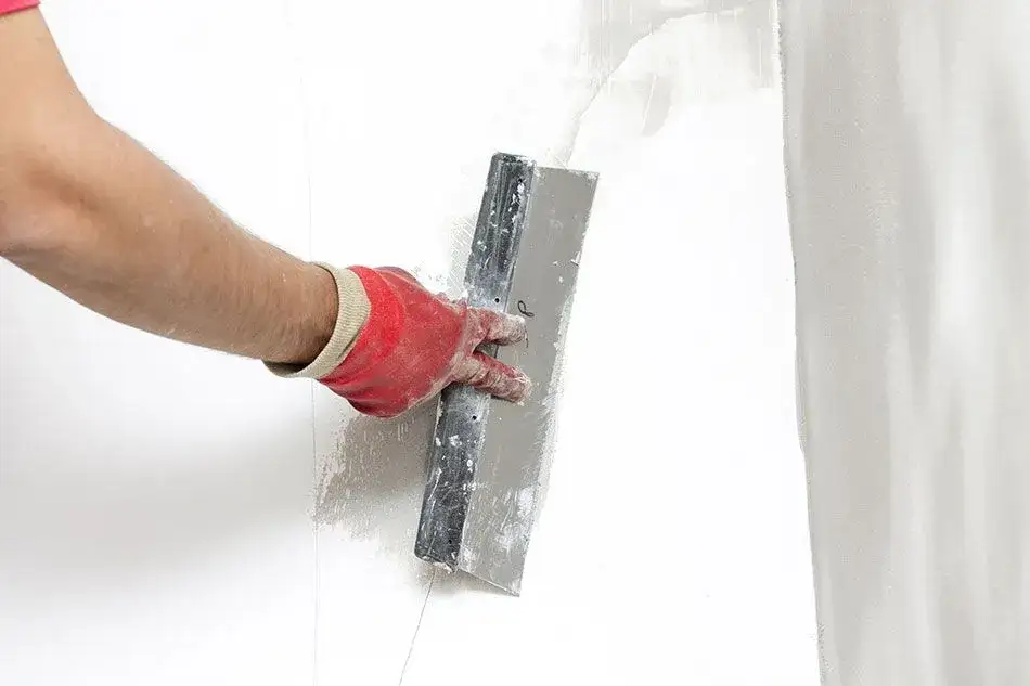 Gładzie krok po kroku: profesjonalne triki, które ułatwią Ci pracę