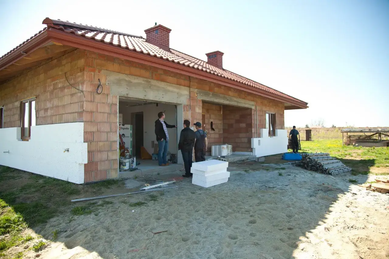 Izolacja domu szkieletowego: Jaką grubość wybrać? WT 2021 i oszczędności