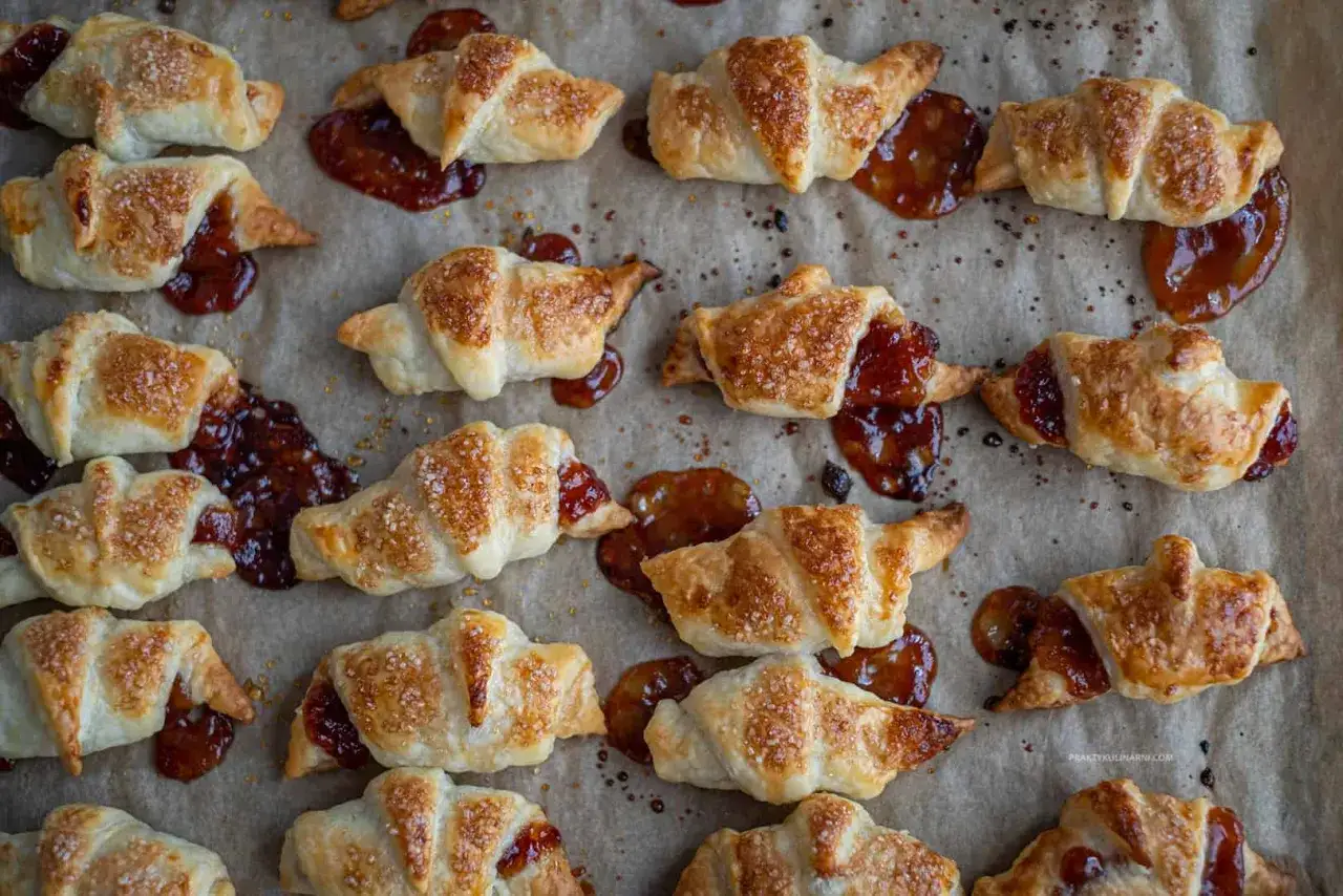 Ciastka z ciasta francuskiego: zawijaj jak ekspert! Proste formy