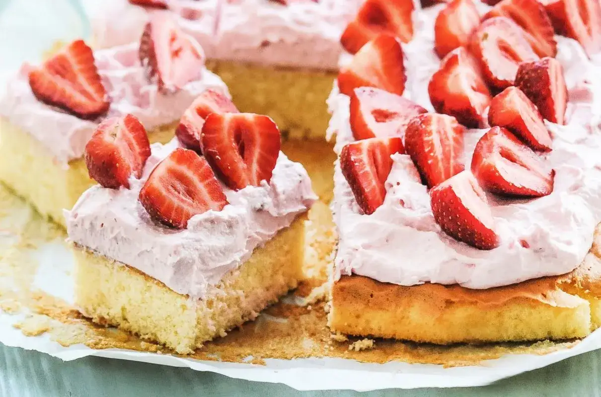 Pyszny przepis na ciasto z truskawkami i mascarpone, które zachwyci