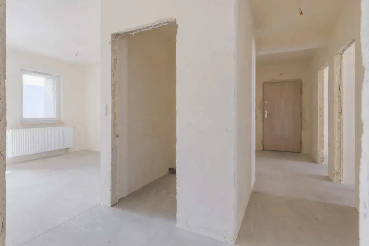 Beton dekoracyjny: Ile zapłacisz za m²? Uniknij ukrytych kosztów!