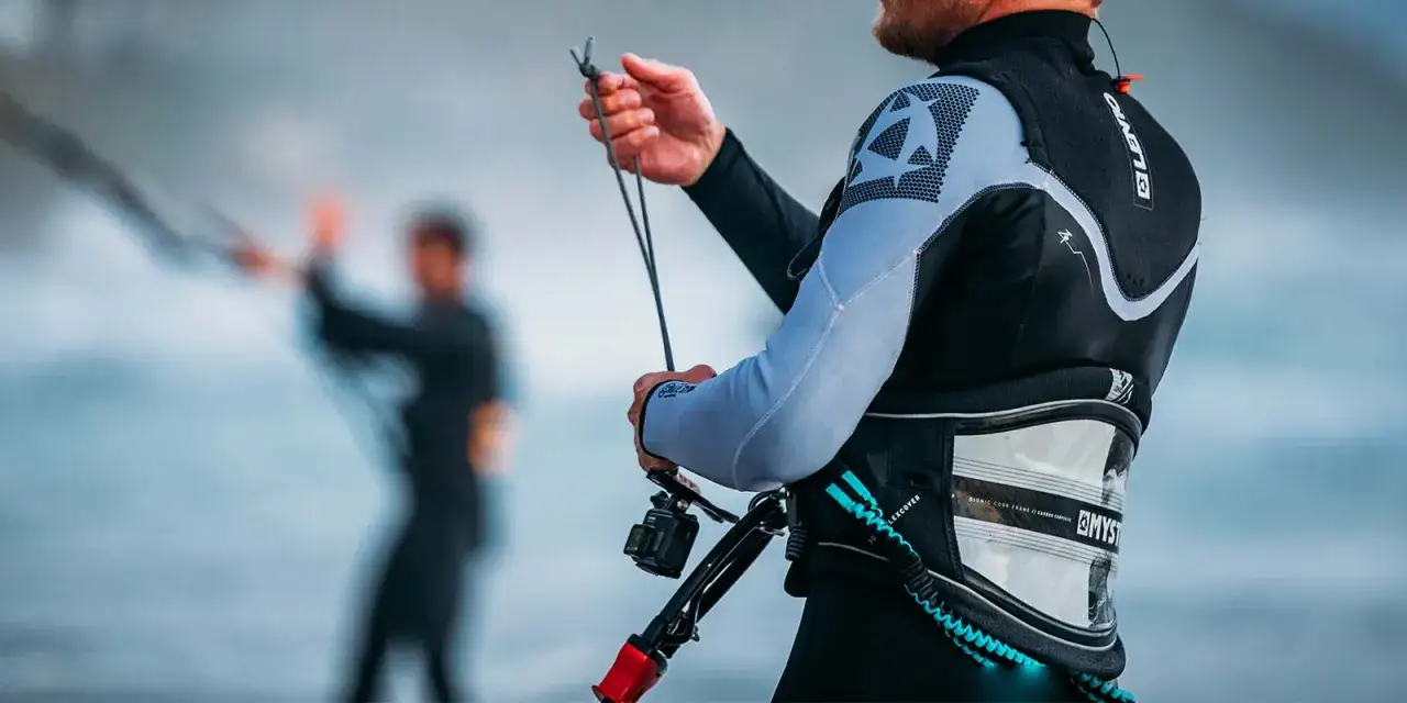 Trapez kitesurfingowy: Jak wybrać idealny dla komfortu i progresu?