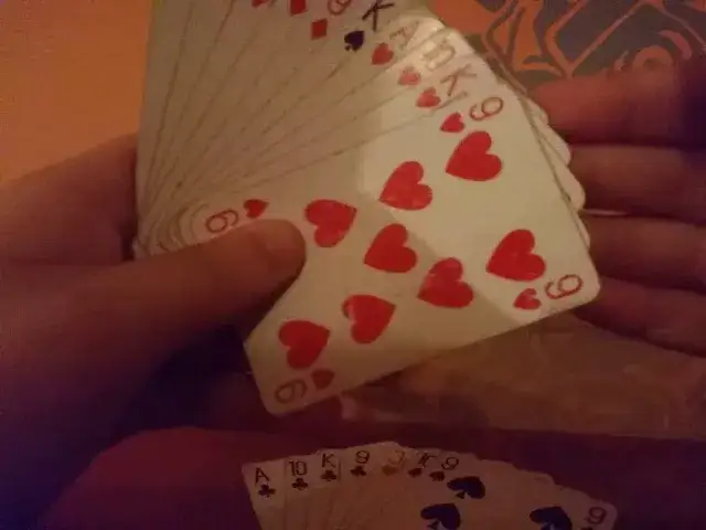 Jak się gra w tysiąca w 3 osoby - proste zasady i strategie