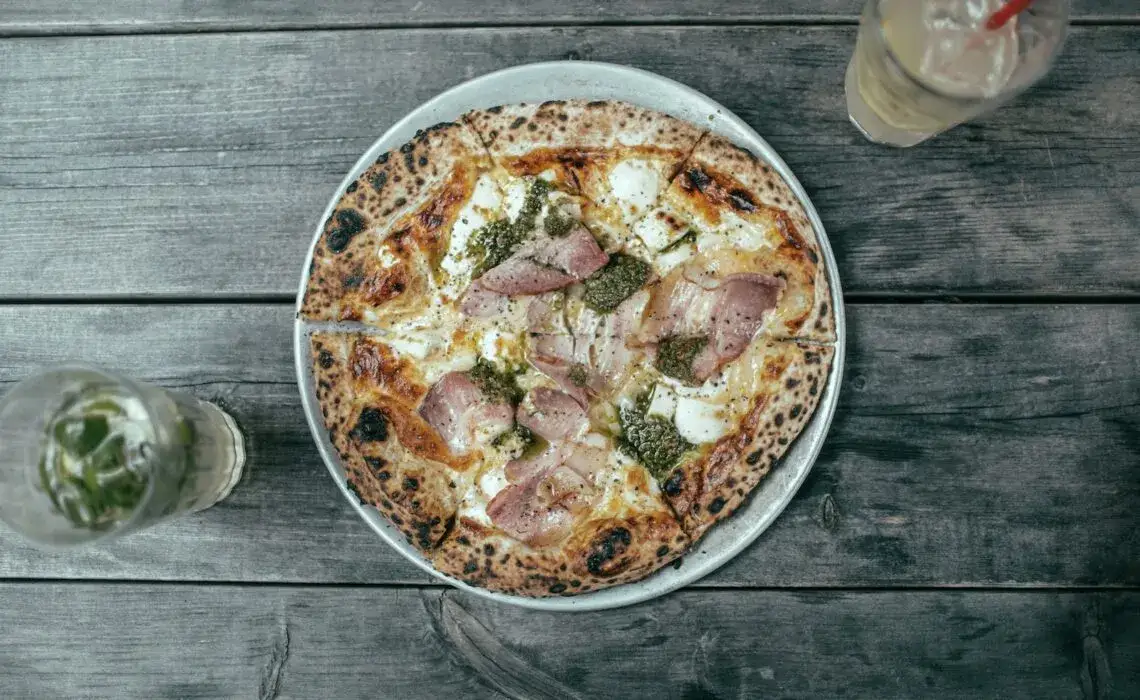 Jakie dodatki do pizzy? Odkryj nietypowe i pyszne połączenia