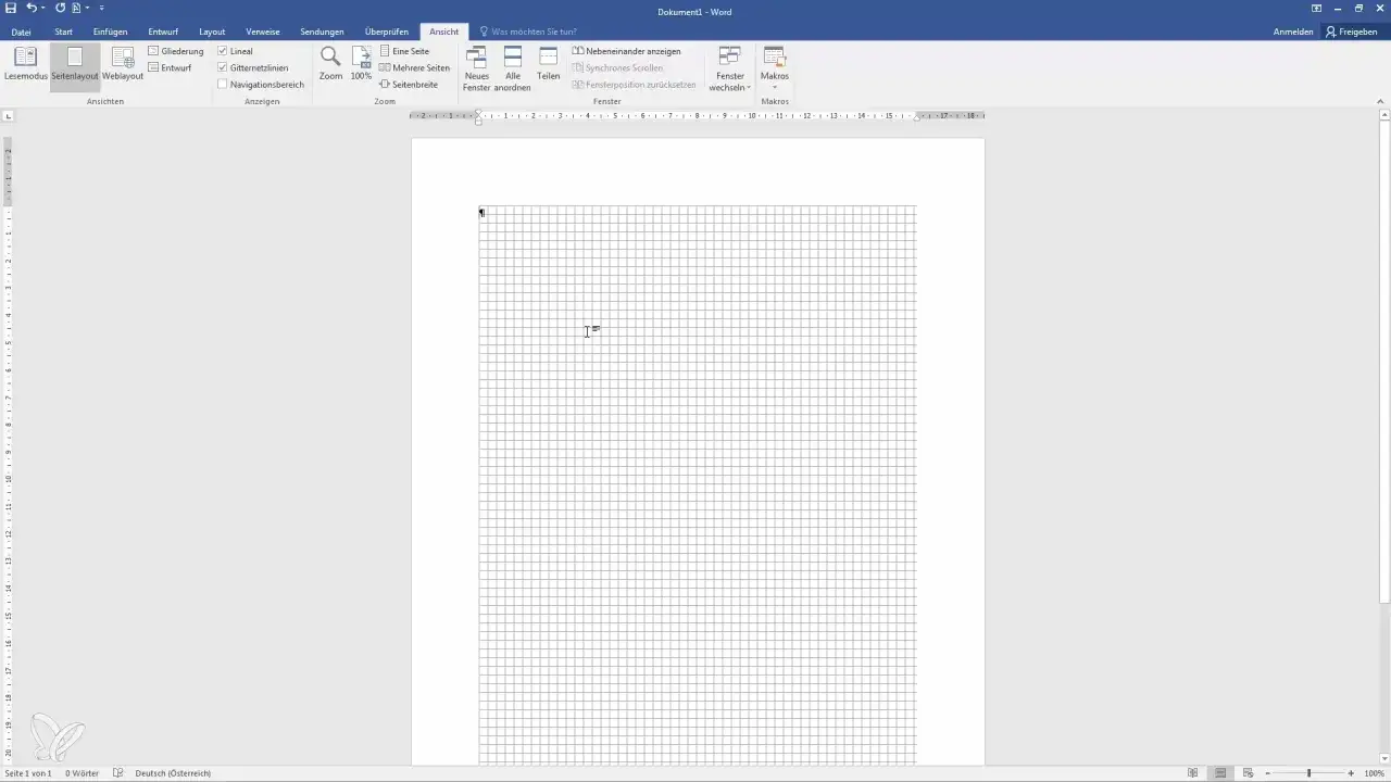 Widok dokumentu Word z włączoną siatką i linijkami.