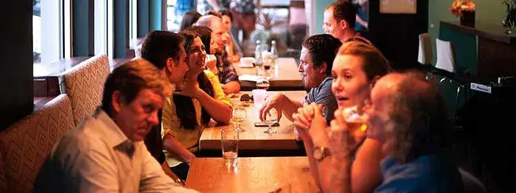 Gdzie zjeść w Rynie? Odkryj najlepsze restauracje i smaki