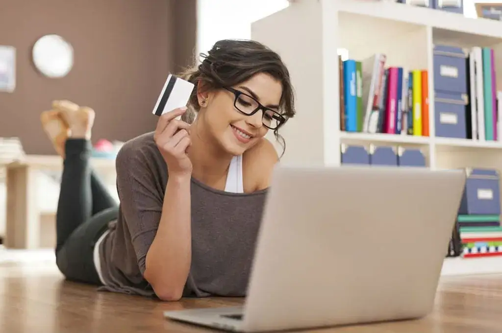 Jak otworzyć sklep internetowy bez pieniędzy i uniknąć kosztów?