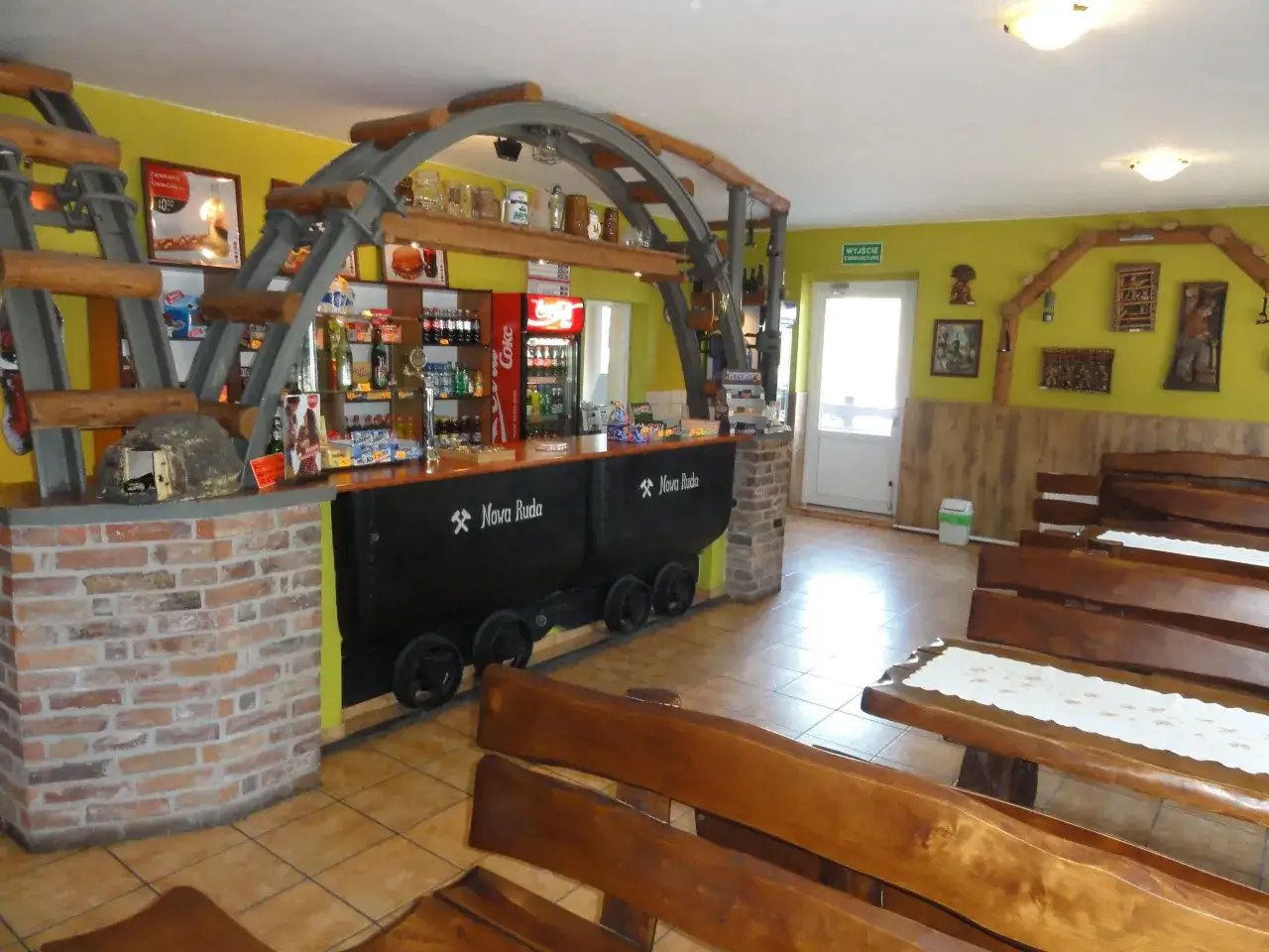 Gdzie zjeść w Nowej Rudzie? Odkryj najlepsze miejsca na posiłek