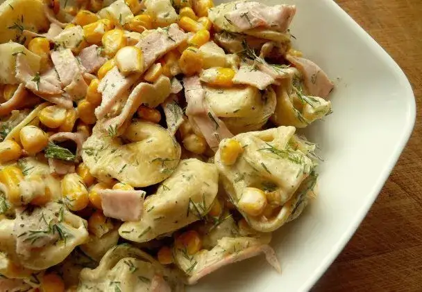 Jak zrobić sałatkę z tortellini, która zaskoczy Twoich gości