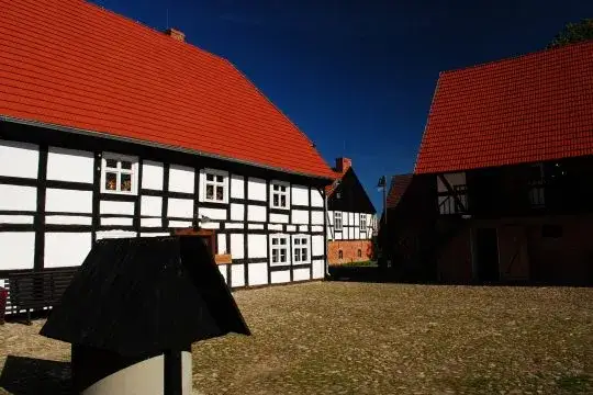 Najciekawsze skanseny pomorskie: odkryj tradycję i kulturę regionu