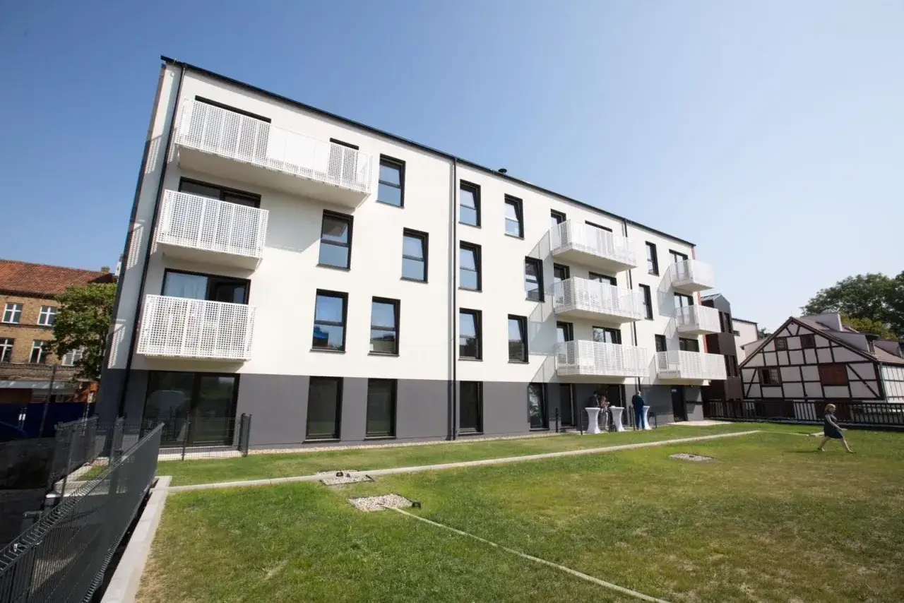 Kiedy mieszkanie TBS przechodzi na własność? Poznaj kluczowe warunki