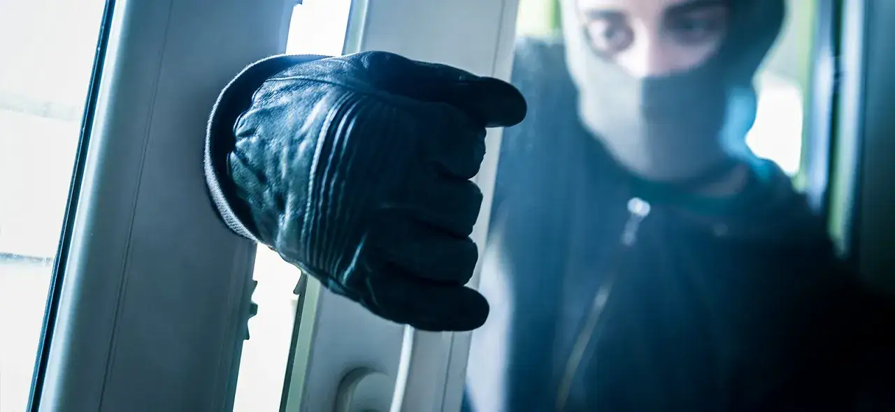 Jak zabezpieczyć drzwi balkonowe przed włamaniem i chronić swój dom