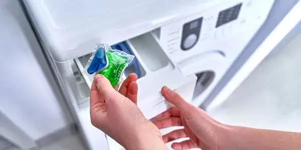 Czy kapsułki do prania są szkodliwe? Oto niebezpieczeństwa, które musisz znać