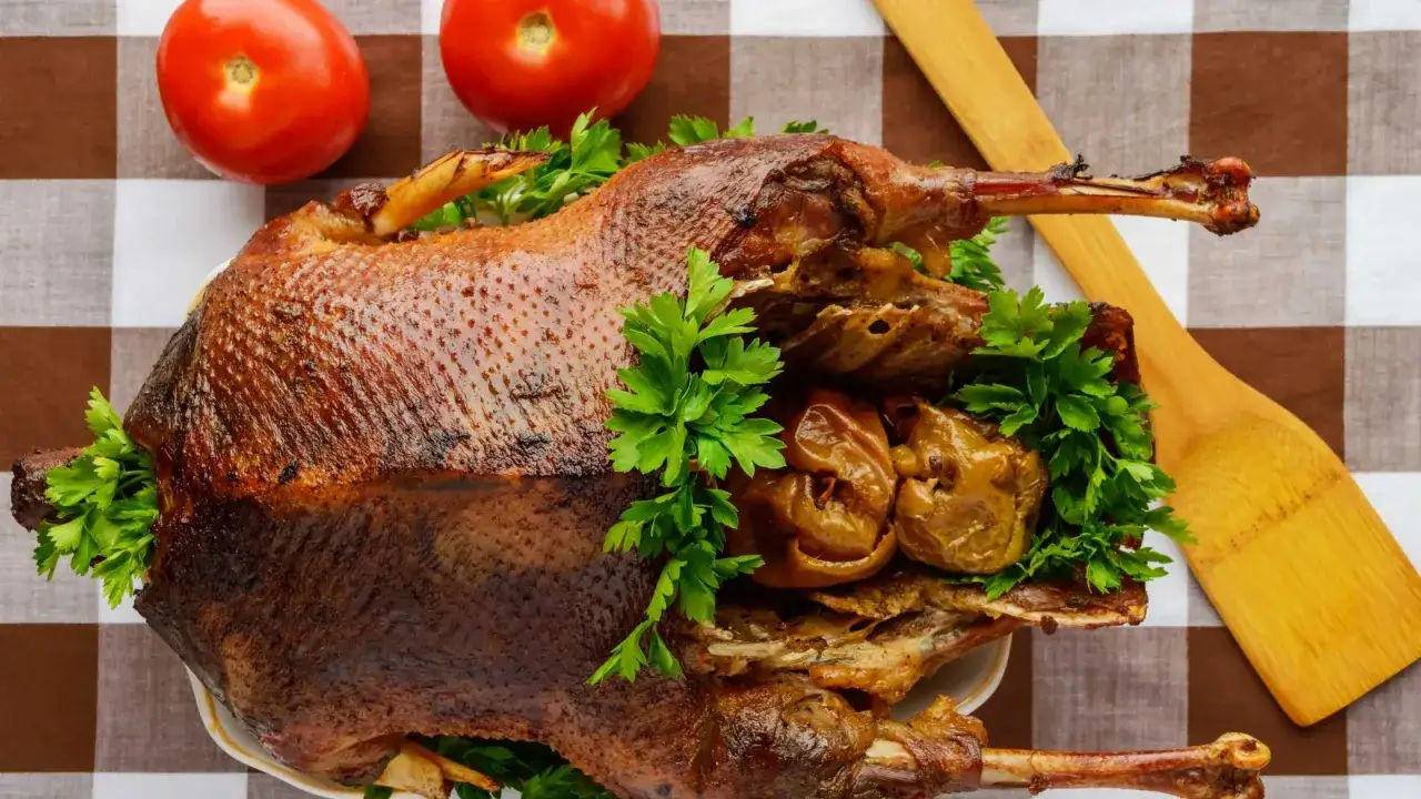 Twarda kaczka? 5 błędów i przepis na miękkie, soczyste mięso