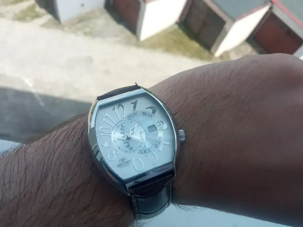 Używane zegarki męskie na Allegro – jak nie przepłacić i wybrać mądrze