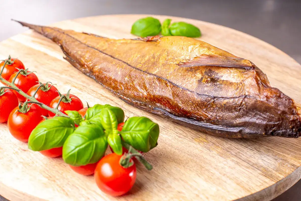 Kołobrzeg: Najlepsze wędzone ryby? Adresy, ceny i jak wybrać!