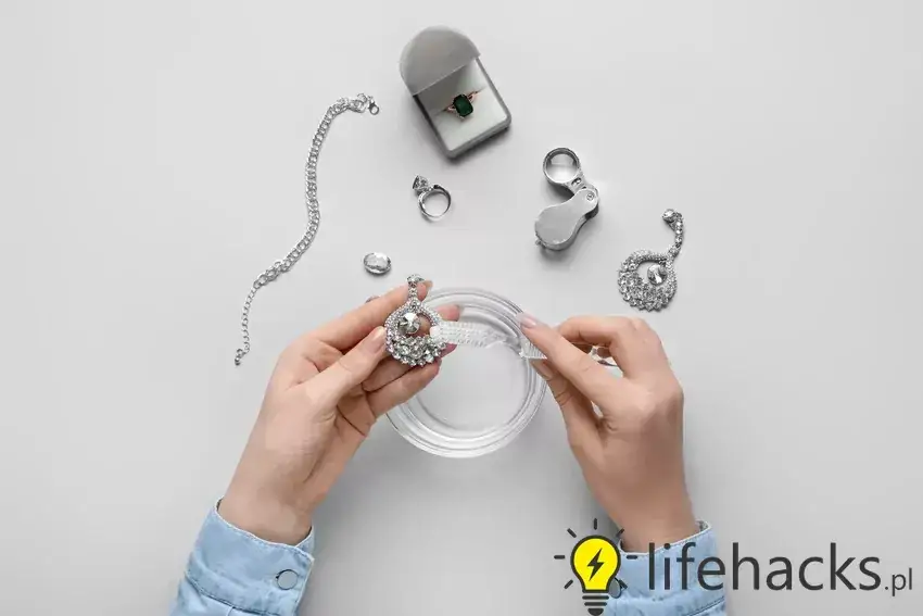 Płyn do czyszczenia srebra: wybór, użycie i domowe sposoby