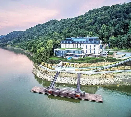 Hotele nad jeziorem Rożnowskim - komfortowe noclegi i atrakcje