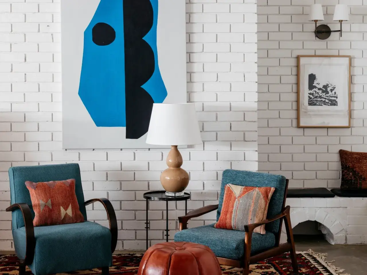 Co powiesić na ścianie z cegły, by uniknąć nudnych wnętrz?