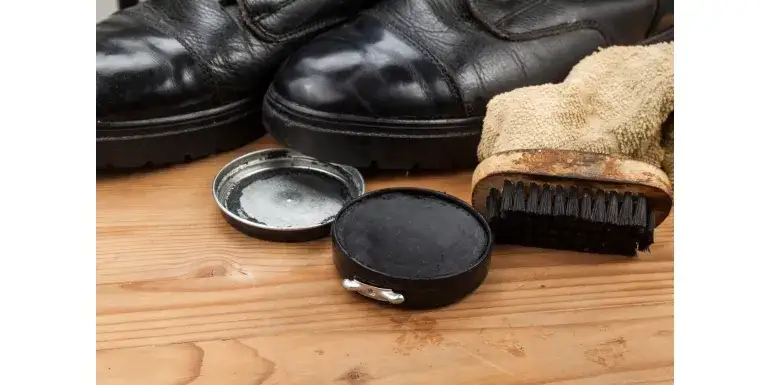 Jak wyczyścić buty z materiału i uniknąć ich uszkodzenia