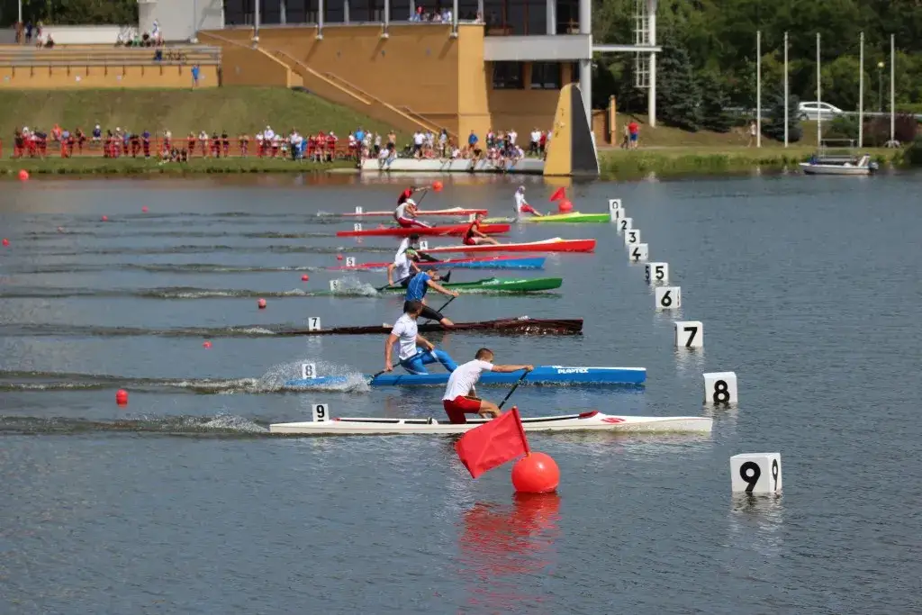 Kajakarstwo klasyczne: odkryj historię i zasady tego sportu