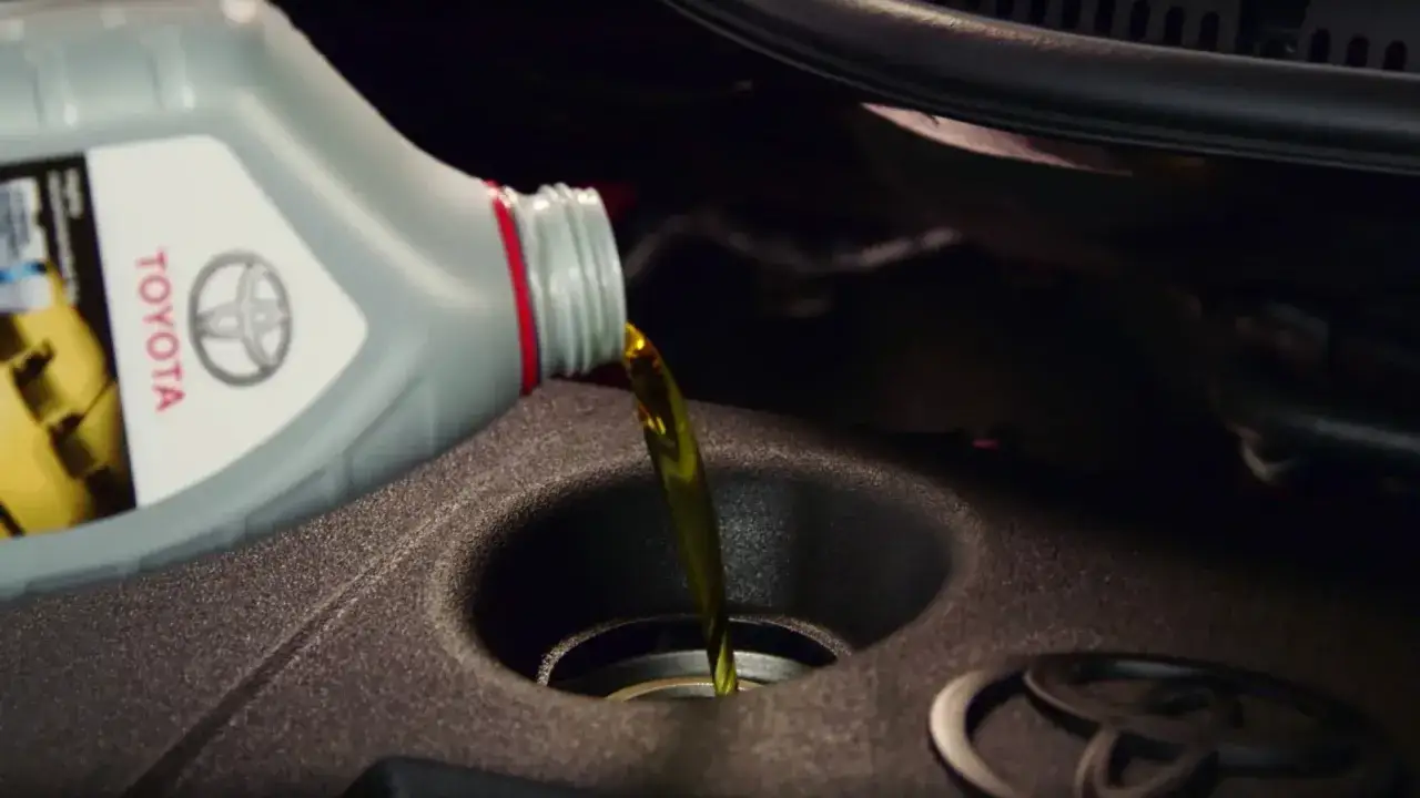 Jak często wymieniać olej w Toyota Corolla? Sprawdź zalecenia
