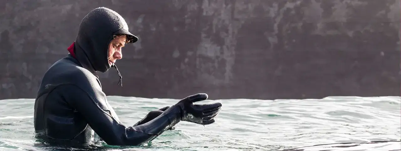 Jaką piankę do kitesurfingu wybrać, by nie zmarznąć na wodzie?