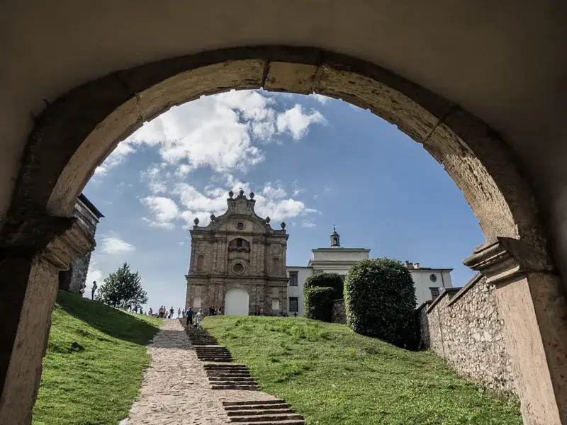 Święty Krzyż atrakcje – odkryj najpiękniejsze miejsca i historie