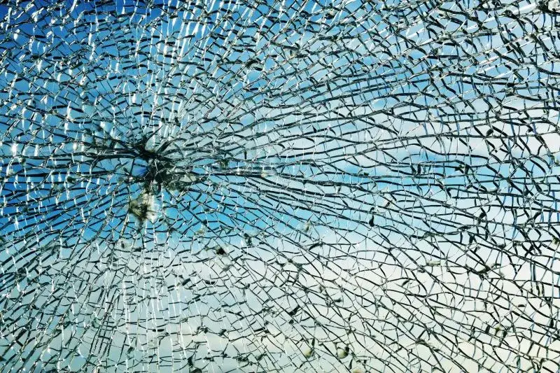 Zniszczenie mienia wykroczenie: kary i konsekwencje, których nie znasz