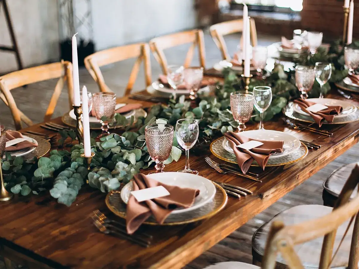 Dekoracje krzeseł komunijnych: pomysły, DIY i najnowsze trendy