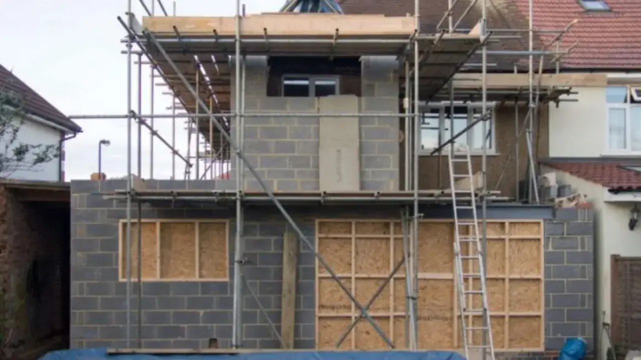 Jak połączyć dwa budynki na zgłoszenie bez zbędnych formalności