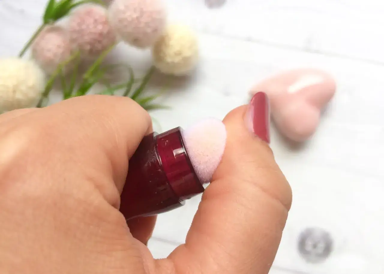 Korektor Maybelline Eraser: Jak go otworzyć za pierwszym razem?