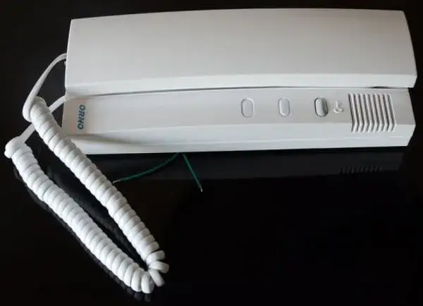 Jak podłączyć domofon Orno OR-AD-5002 - proste kroki i porady