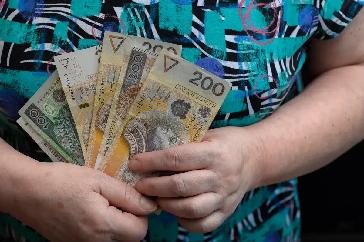 Jak obliczyć rentę? Prosty sposób na dokładne wyliczenie świadczenia