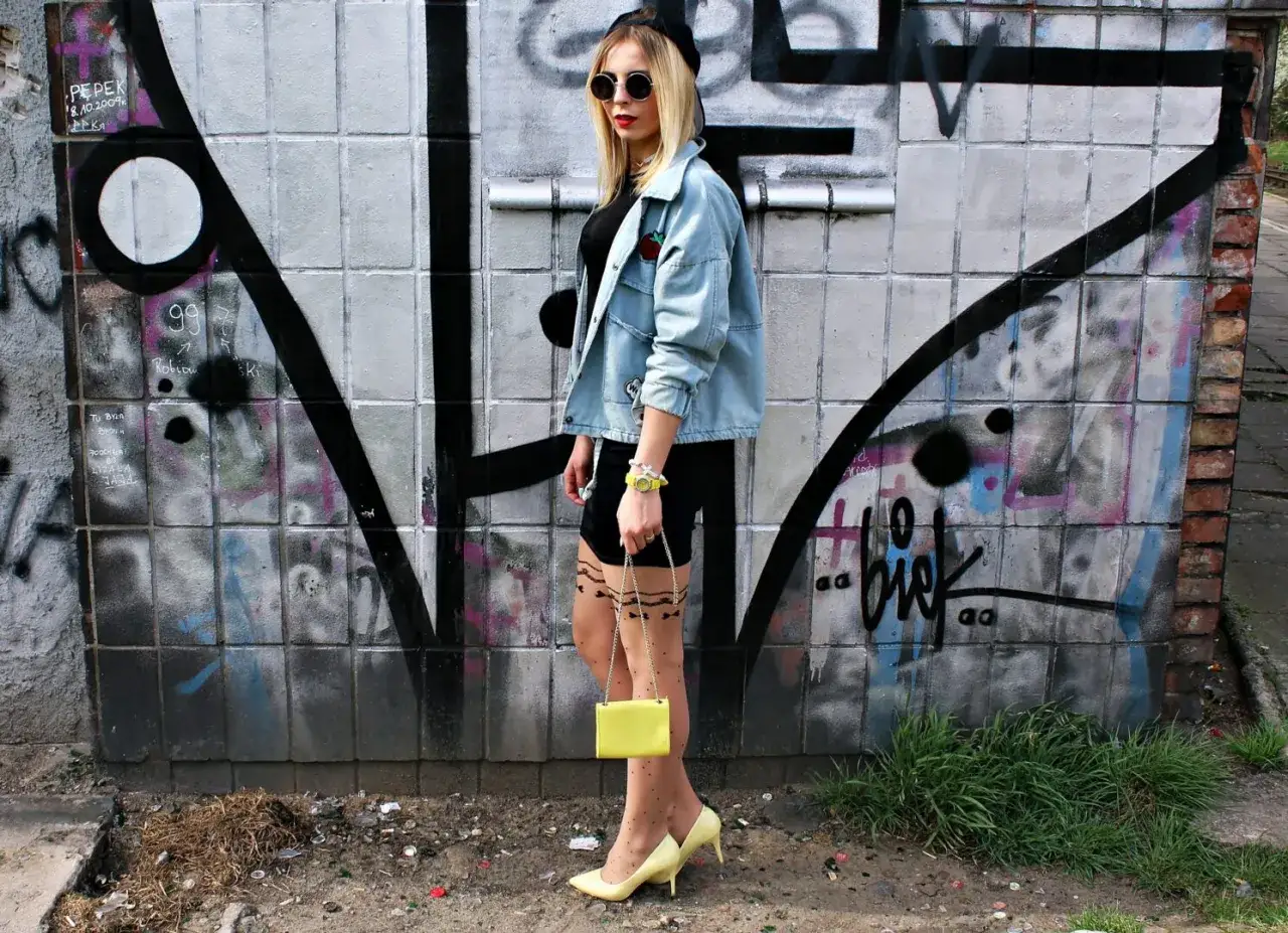 Rajstopy do spódnicy jeansowej: Jak dobrać idealne? Poradnik