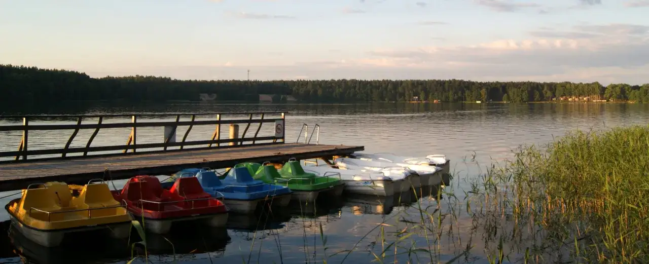 Jezioro Białe Augustowskie: Jak zaplanować idealny wypoczynek?